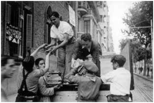 Repartiendo libros en Madrid