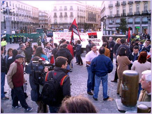 2007. Concentración en la Puerta del Sol 